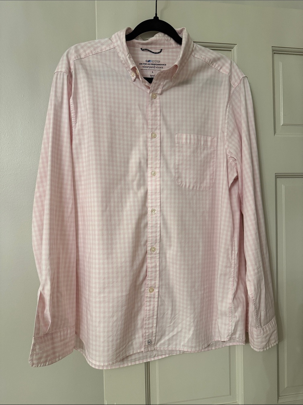 Vineyard Vines Light Pink Gingham Button-Down Shirt. LIKE NEW